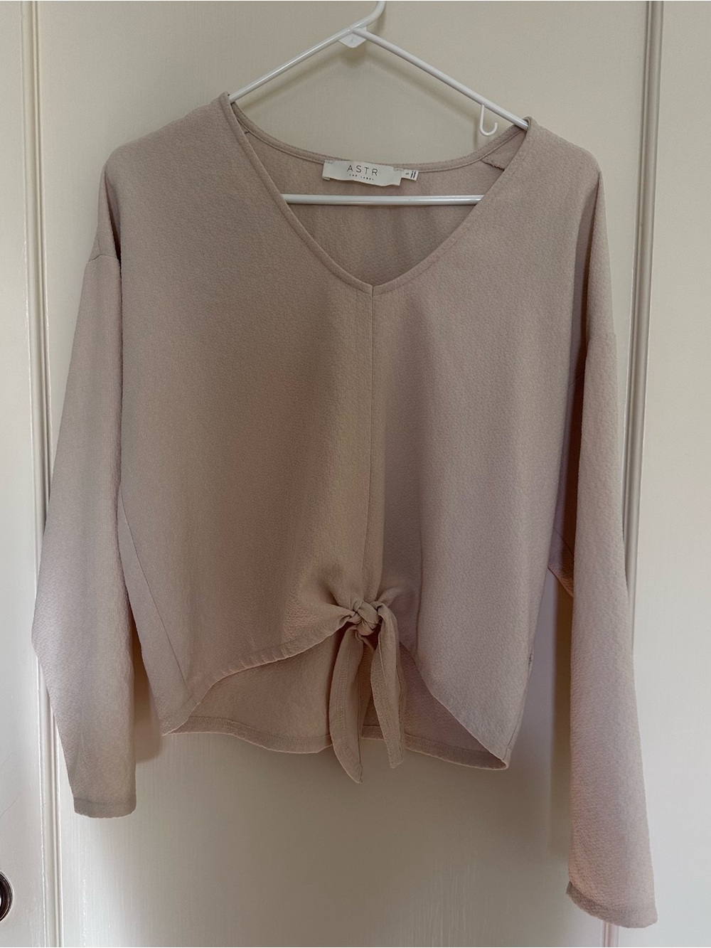 Astr Tie-Front V-Neck Crop Top in Cream Beige